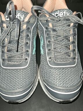 gdefy Gray Athletic Sneakers gravity defyers Size 7.5